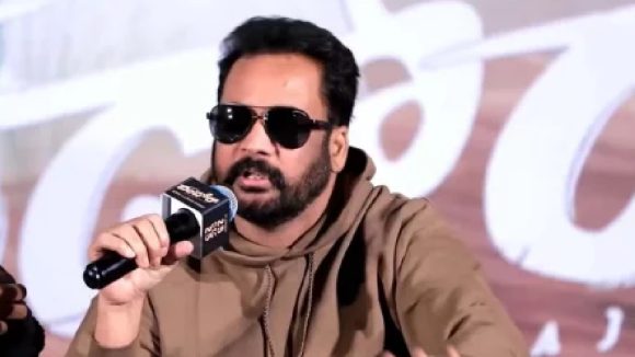 Actor Sivaji : సారీ చెప్సాల్సిందే.. నటుడు శివాజీకి పెద్దల ఫోర్స్.. మహిళా కమిషన్ నోటీసులు?