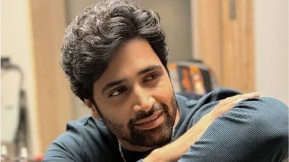 Adivi Sesh: ట్యాగ్ ఇష్టం ఉండదు.. ఆ హీరోలకు కౌంటర్ ఇచ్చిన అడివి శేష్!