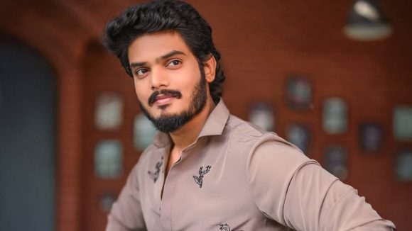 Akash Puri: పూరి జగన్నాథ్ డైరెక్షన్ లో ఆకాష్ పూరి.. డిజాస్టర్ సినిమా రీమేక్!