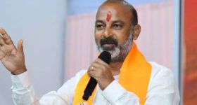 Anchor Sravanthi: యాంకర్ స్రవంతి చెప్పుల ధర రూ.85 వేలా? అంత ప్రత్యేకత ఏమిటీ?