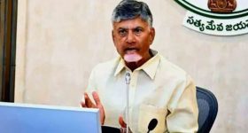 Vikarabad District: నా భర్త తాగిండు.. ఐతే కొడతావా.. పోలీసులపై మహిళ ఫైర్