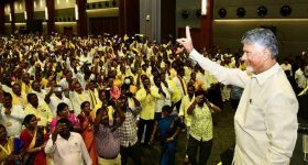 Chamala Kiran Kumar Reddy: రేవంత్‌తో ఫుట్‌బాల్‌ ​ఆడతావా.. కేటీఆర్‌పై చామల సెటైర్లు