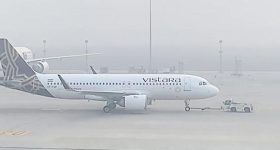 Delhi Fog: ఢిల్లీని కమ్మేసిన దట్టమైన పొగమంచు: 200 విమానాలు ఆలస్యం.. ప్రయాణికులకు ఎయిర్‌లైన్స్ కీలక సూచనలు