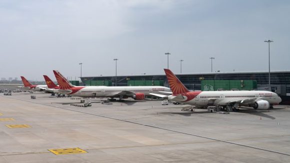 Delhi Airport GPS Spoofing: దిల్లీ ఎయిర్ పోర్టుపై హ్యాకర్ల భారీ కుట్ర.. జీపీఎస్ స్పూఫింగ్ జరిగినట్లు కేంద్రం ప్రకటన