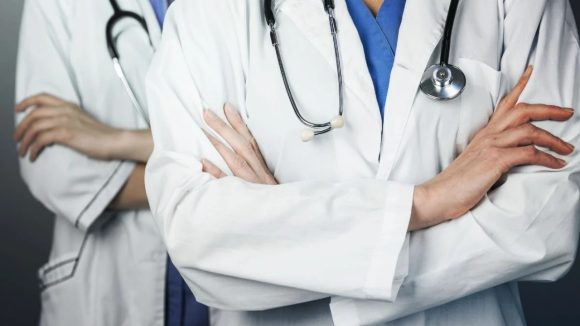 Indian Doctors: యూకేను వీడుతోన్న ఇండియన్ డాక్టర్స్.. అసలు కారణం ఇదేనా?