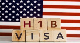 USA Visa Interviews: భారత్ లో H-1B వీసాదారులకు పునరుద్ధరణ కష్టాలు.. యూఎస్ కు తిరిగి వెళ్లలేని పరిస్థితి