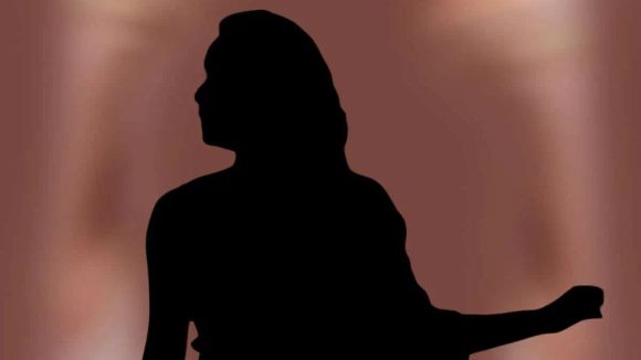Drugs Case: డ్రగ్స్ కేసులో హీరోయిన్ సోదరుడు పరారీ.. గాలిస్తున్న పోలీసులు