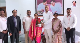 Harish Rao: పేద విద్యార్థిని చదువుకు ఆర్థిక కష్టాలు.. ఇంటిని తాకట్టు పెట్టిన హరీశ్ రావు