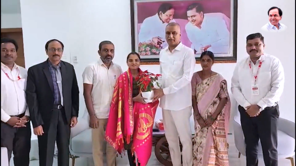 Harish Rao: పేద విద్యార్థిని చదువుకు ఆర్థిక కష్టాలు.. ఇంటిని తాకట్టు పెట్టిన హరీశ్ రావు