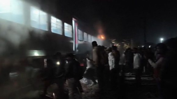 Train accident: రైలు బోగి కింద మంటలు.. రాష్ట్రంలో తప్పిన పెను ప్రమాదం, జస్ట్ అయితే..?