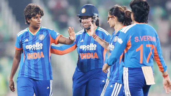 INDW Vs SLW : మ‌ళ్లీ అదే జోరు.. పోరాడి ఓడిన శ్రీలంక