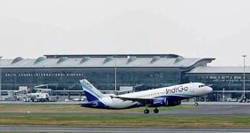 Shamshabad AirPort: ఇండిగో ఫ్లైట్‌‌కు లేజర్ లైట్ తాకిడి, పైలట్ ఇబ్బంది, మరోవైపు బాంబు బెదిరింపు