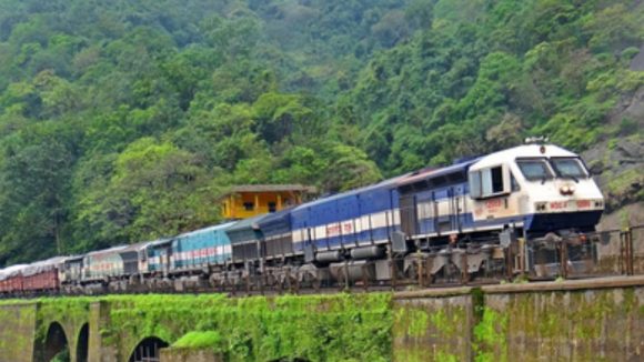 Indian Railways: ఇండియన్ రైల్వేలో 4వేలకు పైగా ఉద్యోగాలు.. దరఖాస్తు ఫీజు రూ.100 మాత్రమే, డోంట్ మిస్