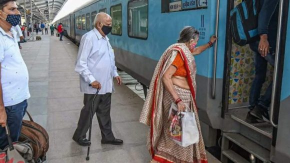 Lower berth: లోయర్ బెర్త్ విషయంలో కీలక నిర్ణయం, అసలు విషయం చెప్పేసిన అశ్విని వైష్ణవ్!