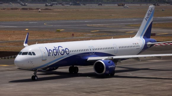 Indigo Airlines: హైదరాబాద్‌కు వెళ్లే విమానానికి బాంబు బెదిరింపు.. ఫ్లైట్‌లో 180 మంది ప్రయాణికులు