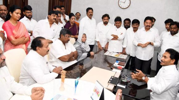 Ap Politics: జగన్ ఆగ్రహం వెనుక.. నేతలు తప్పుదోవ పట్టించారా? డైవర్ట్ చేసేందుకు కొత్త పల్లవి?