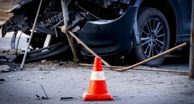 Khammam Road Accident: విహారయాత్రలో విషాదాంతం.. రోడ్డు ప్రమాదంలో నలుగురు ప్రాణస్నేహితుల దుర్మరణం