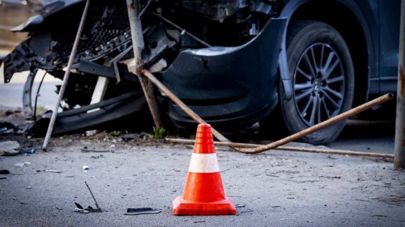 Khammam Road Accident: విహారయాత్రలో విషాదాంతం.. రోడ్డు ప్రమాదంలో నలుగురు ప్రాణస్నేహితుల దుర్మరణం