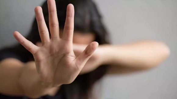 Koti Women’s University: గర్ల్స్ హాస్టల్‌లో అమ్మాయిలతో మెస్ ఇంఛార్జ్ అసభ్య ప్రవర్తన.. చివరకు సీన్ కట్ చేస్తే..?