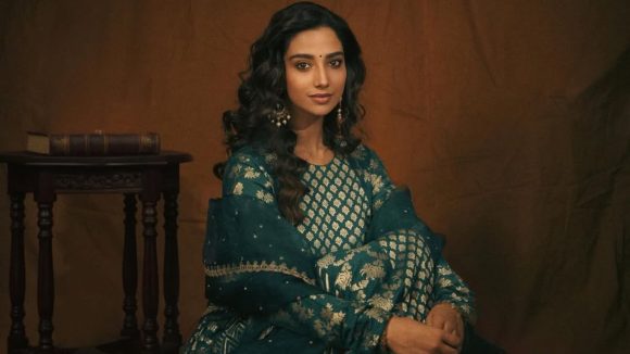Meenakshi: మరోసారి సంక్రాంతి టార్గెట్ అంటున్న మీనాక్షి.. డబుల్ ట్రీట్!