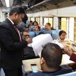 Madurai-Rameswaram train: రైలులో టిక్కెట్ లేకుండా 300 మంది ప్రయాణం.. అధికారులు తనిఖీలు చేయగా.. పరుగో పరుగు..