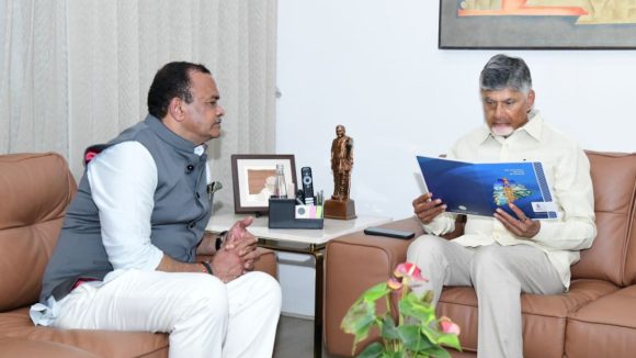 Minister Komatireddy: సీఎం చంద్రబాబును కలిసిన మంత్రి కోమటిరెడ్డి.. గ్లోబల్ సమ్మిట్‌కు రావాలని పిలుపు