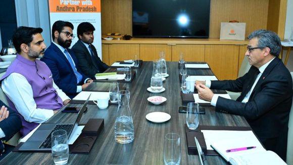 Minister Lokesh in Canada: కెనడాలో మంత్రి నారా లోకేష్.. అక్కడి వ్యాపారవేత్తలతో సమావేశం