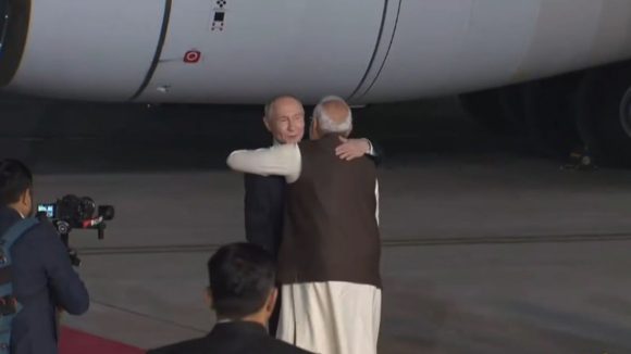 Modi – Putin: ప్రోటోకాల్ బ్రేక్ చేసి మరీ.. పుతిన్‌కు ప్రధాని మోదీ ఆలింగనం