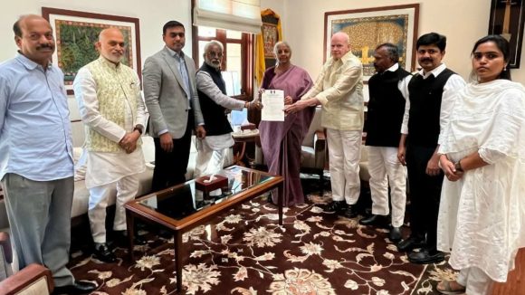 Delhi News:  హస్తినలో వైసీపీ ఎంపీలకు షాక్..  మంత్రి ప్రశ్నలకు నేతలు సైలంట్, లోపల ఏం జరిగింది?