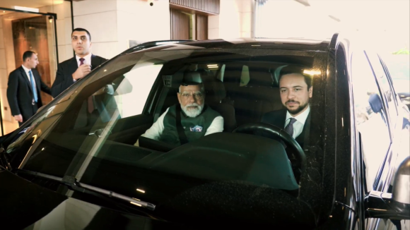 PM Modi in Jordan: జోర్డాన్ లో ప్రధాని మోదీకి అరుదైన గౌరవం.. స్వయంగా కారు డ్రైవ్ చేసిన యువరాజు