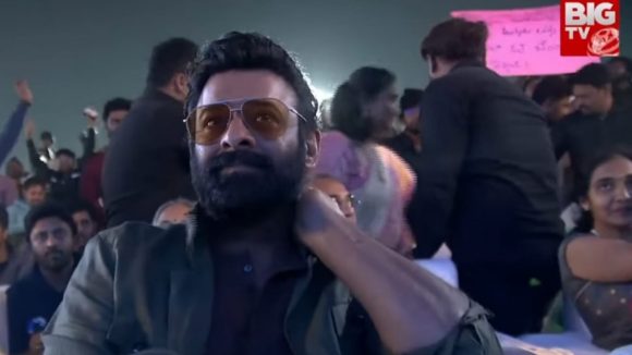 The Raja Saab Pre Release: అదిరిపోయే లుక్ లో గ్రాండ్ ఎంట్రీ ఇచ్చిన ప్రభాస్..
