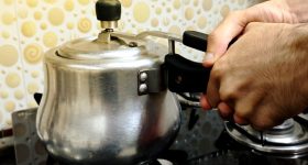 Pressure Cooker: ప్రెషర్ కుక్కర్లో వండిన ఆహారం మంచిది కాదా?
