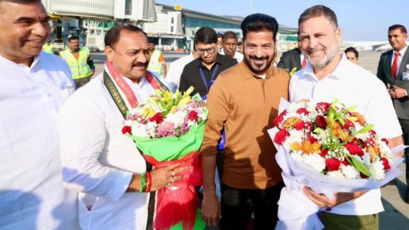 Rahul Gandhi: హైదరాబాద్‌కు చేరుకున్న రాహుల్ గాంధీ.. సీఎం రేవంత్ ఘనస్వాగతం