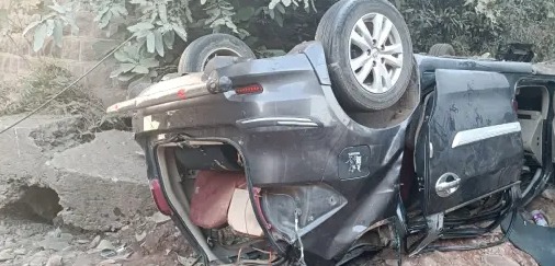 Road Accident: ఘోర రోడ్డు ప్రమాదం.. బ్రిడ్జి నుంచి కారు బోల్తా, నలుగురు మృతి