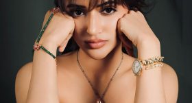 Sree Leela: స్ట్రాప్ లెస్ ఫ్రాక్ తో ఆకట్టుకుంటున్న శ్రీ లీల!