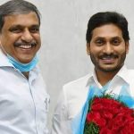 AP Politics: దూరంగా సీనియర్లు.. సజ్జల మాటలు దేనికి సంకేతం, వైసీపీలో చర్చ