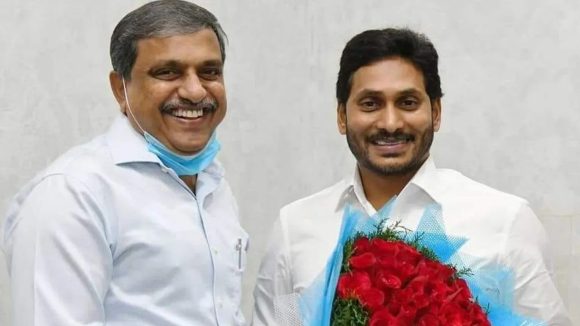 AP Politics: దూరంగా సీనియర్లు.. సజ్జల మాటలు దేనికి సంకేతం, వైసీపీలో చర్చ