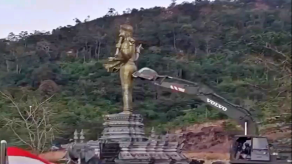 Cambodia Thailand Crisis: శివుడి భారీ విగ్రహాన్ని కూల్చేసిన థాయ్‌లాండ్ సైన్యం.. అసలు ఏం జరుగుతోంది అక్కడ?