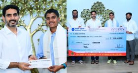 Shree Charani-Lokesh: మహిళా క్రికెటర్ శ్రీచరణికి భారీ సాయం... చెక్ ను అందజేసిన మంత్రి నారా లోకేష్