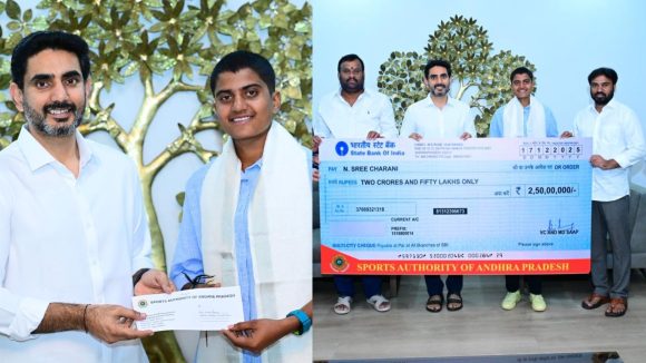 Shree Charani-Lokesh: మహిళా క్రికెటర్ శ్రీచరణికి భారీ సాయం… చెక్ ను అందజేసిన మంత్రి నారా లోకేష్