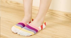Sleeping with Socks: రాత్రి పాదాలకు సాక్సులు వేసుకుని నిద్రపోతున్నారా? ఏం జరుగుతుందో తెలుసుకోండి