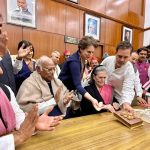 Sonia Gandhi Birthday: కాంగ్రెస్ పార్లమెంటరీ పార్టీ ఆఫీసులో సోనియాగాంధీ పుట్టినరోజు వేడుకలు