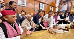Sonia Gandhi Birthday: కాంగ్రెస్ పార్లమెంటరీ పార్టీ ఆఫీసులో సోనియాగాంధీ పుట్టినరోజు వేడుకలు