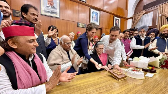 Sonia Gandhi Birthday: కాంగ్రెస్ పార్లమెంటరీ పార్టీ ఆఫీసులో సోనియాగాంధీ పుట్టినరోజు వేడుకలు