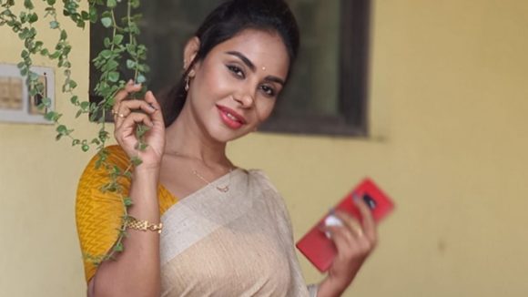 Sri Reddy :కామాన్ని కంట్రోల్ చేసుకోండి.. న్యూ ఇయర్ వేళ అమ్మాయిలకు శ్రీ రెడ్డి సలహాలు