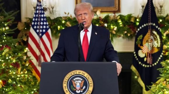 Trump Christmas Offer: ట్రంప్ క్రిస్మస్ ఆఫర్..  అక్రమ వలసదారులకు ఊహించని గిఫ్ట్, ఎంతో తెలుసా?
