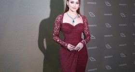 Urvashi Rautela: గ్లామర్ తో కట్టిపడేస్తున్న ఊర్వశీ!