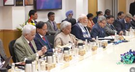 Motorola Edge 2026: రూ.25 వేలలోపు 'క్లీన్' అండ్ 'క్లాస్' ఫోన్ కావాలా.. అయితే మోటో ఎడ్జ్ 2026 పై లుక్కేయండి