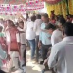 Congress vs BRS: సర్పంచ్ ప్రమాణ స్వీకారోత్సవంలో.. కొట్టుకున్న కాంగ్రెస్, బీఆర్ఎస్ నేతలు