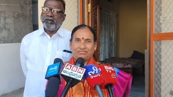 New Sarpanch Initiative: తొలి సంతకం ఆడపిల్లల భవిష్యత్తుకే.. నూతన సర్పంచ్ వినూత్న పాలనకు శ్రీకారం